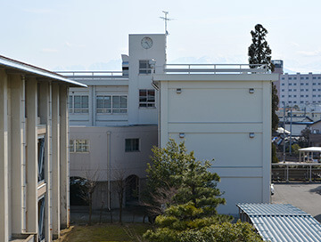 富山高校 理科館