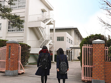 富山高校 東門